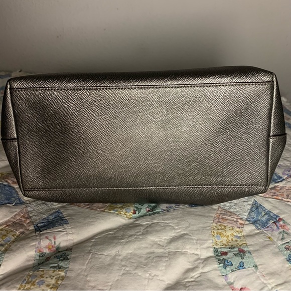 Coach Silver - Picture 4 of 9